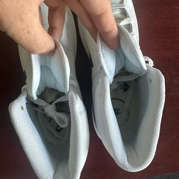 Nike Court Royal 2 size 8 White and Black mid-Top Sneakers Classic Design - Picture 8 of 9